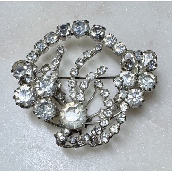 Vintage Austria Silver Tone Dimensional Rhinestone Brooch Estate Jewelry - Picture 2 of 7